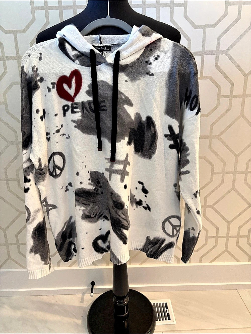 Woman’s Abstract Hoodie Size XL Like New